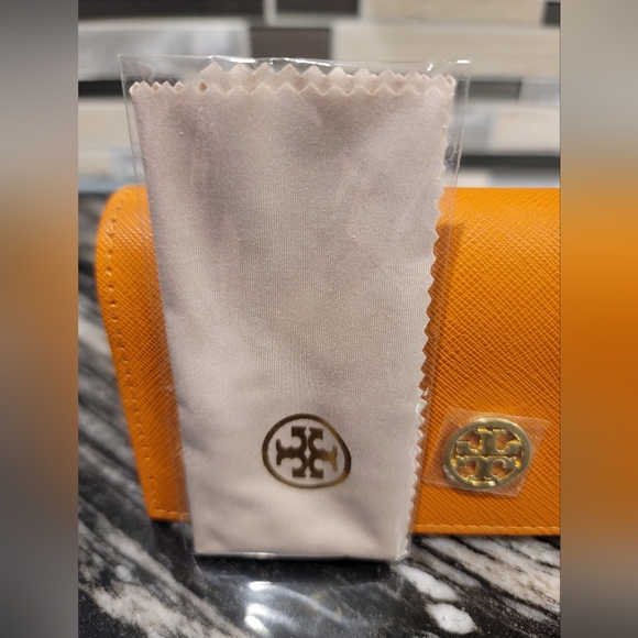NEW Auth Tory Burch Leather Eyeglass Case w Matching Tory Burch Cleaning Cloth - Picture 2 of 8